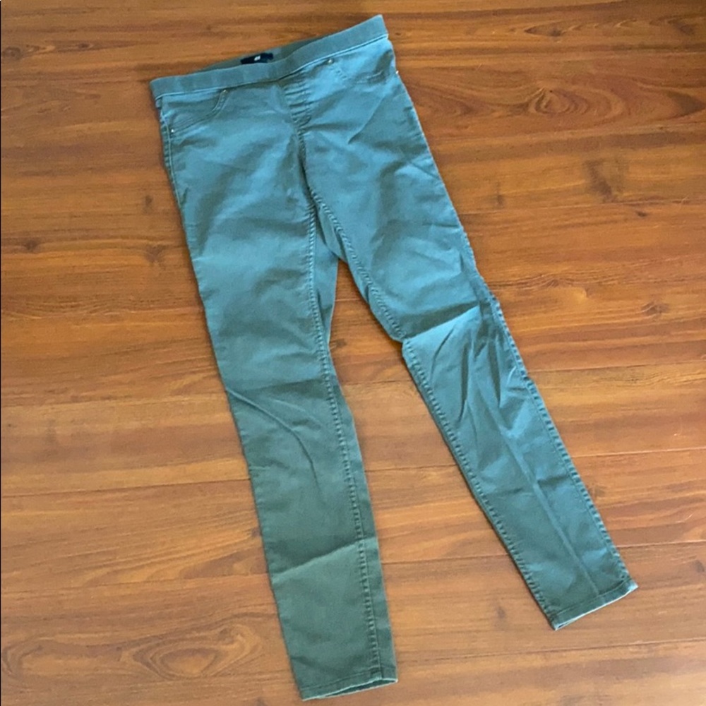 H&M’s high waisted jegging